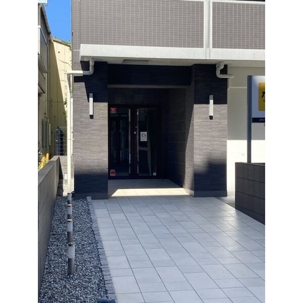 レジュールアッシュ江坂の物件外観写真