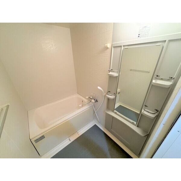 フォレステージュ江坂垂水町の物件内観写真