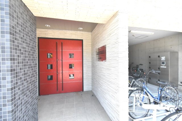 ラクラス高殿の物件外観写真