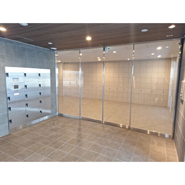 THE RESIDENCE Hの物件外観写真