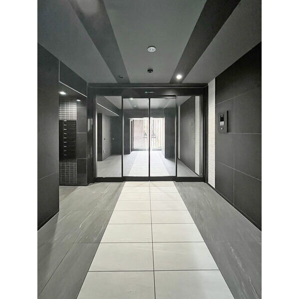 グランドロアール南巽の物件外観写真