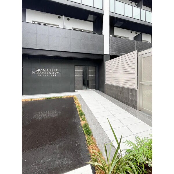 グランドロアール南巽の物件外観写真