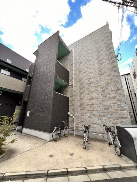 レジュール・ウールの物件外観写真