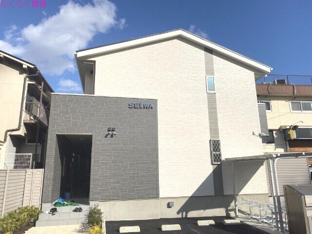 蛍池駅 徒歩10分の物件外観写真