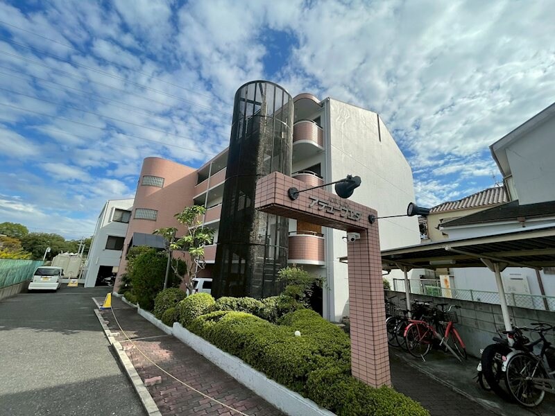 アデューウエダの物件外観写真