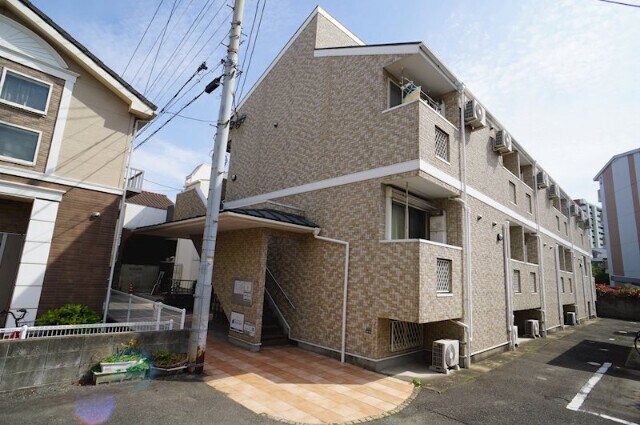 福岡県福岡市博多区吉塚１丁目の物件外観写真