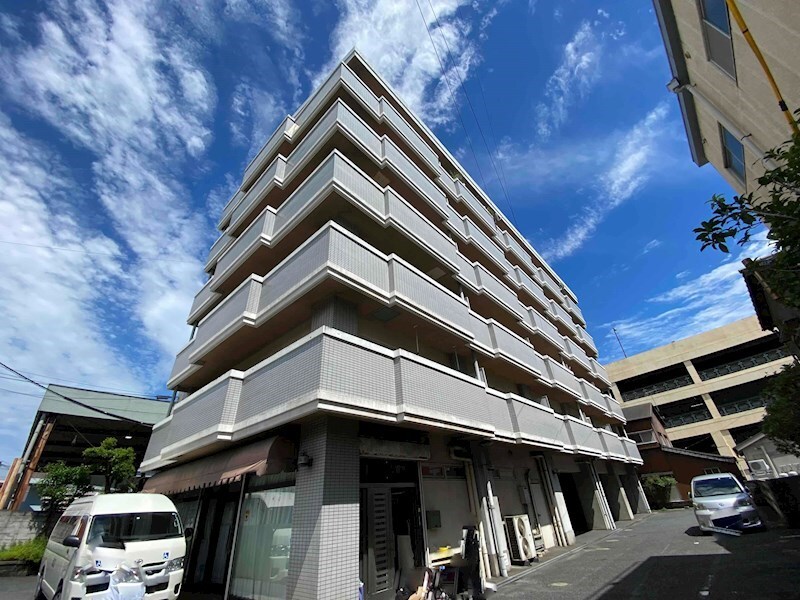 足立インターハイツの物件外観写真