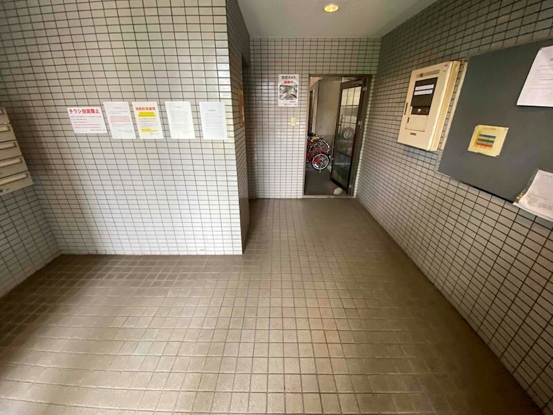 足立インターハイツの物件外観写真