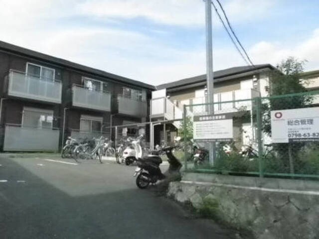 仁川駅 徒歩3分 1階の物件外観写真