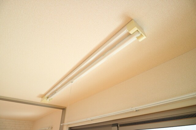 伊丹駅 バス30分  鴻池東バス停下車：停歩3分 1階の物件内観写真