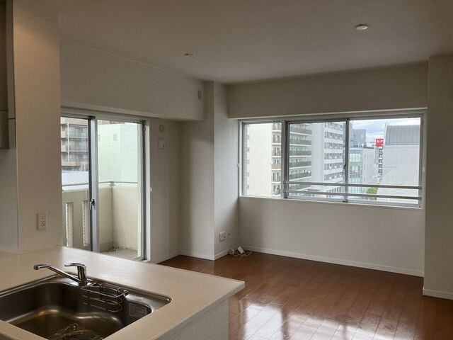 伊丹駅 徒歩3分 8階の物件内観写真