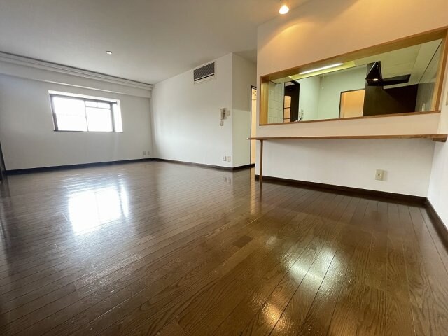 ロイヤルコート生江の物件内観写真