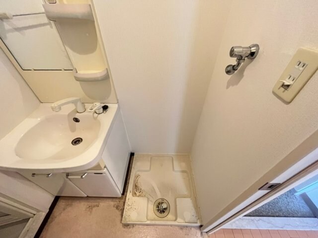 アネシスコート門口の物件内観写真