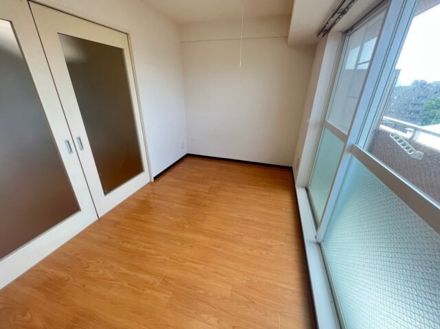 アネシスコート門口の物件内観写真