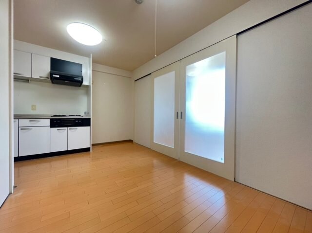 アネシスコート門口の物件内観写真