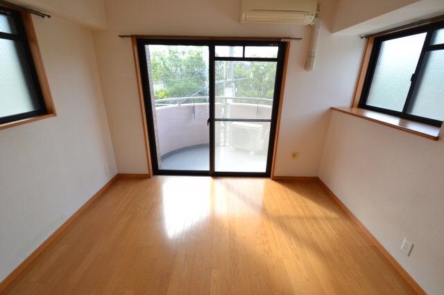 プレサンス神戸裁判所前の物件内観写真