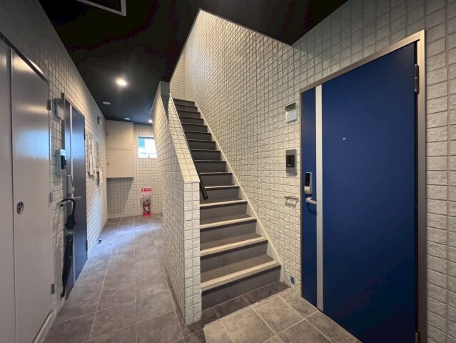 エヌエムサンカンテキャトフE棟の物件外観写真