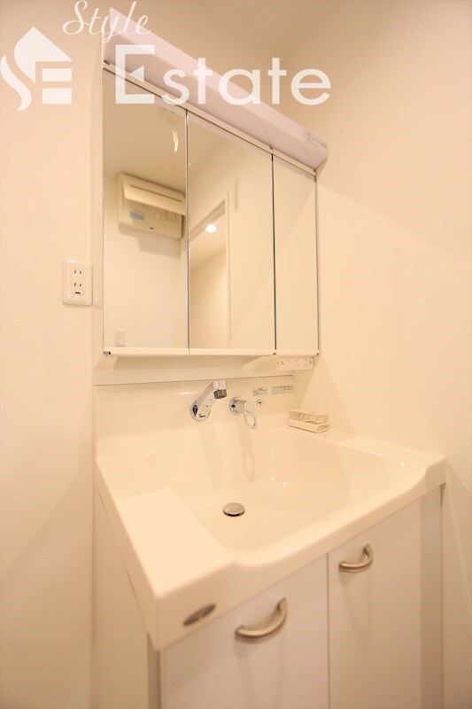 フローレスタナベの物件内観写真