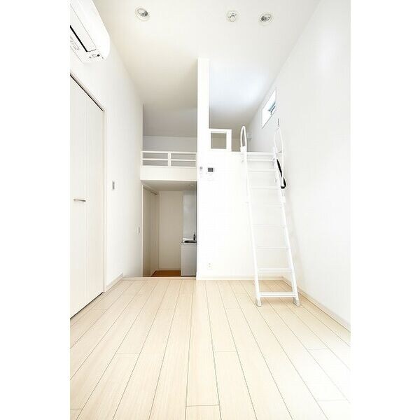 CRASTINE芝町の物件内観写真