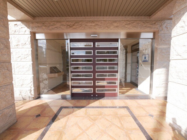 Uresidence京橋の物件外観写真