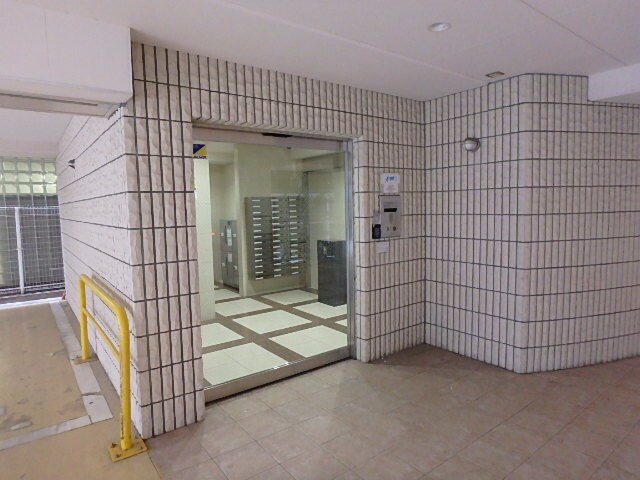 オリエンタル江坂の物件外観写真