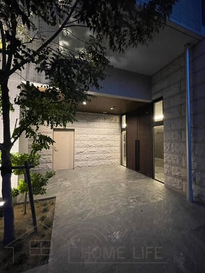 W.O.B.KYOBASHIの物件外観写真