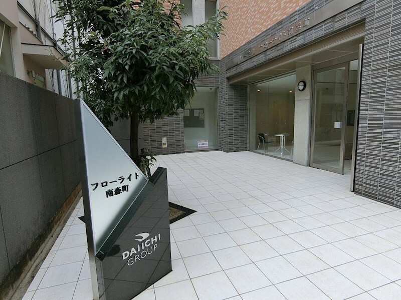 フローライト南森町の物件外観写真