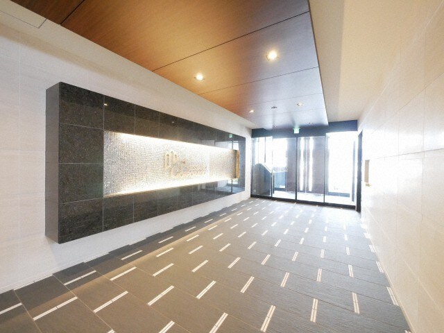 プレサンス難波ラフィーネの物件外観写真