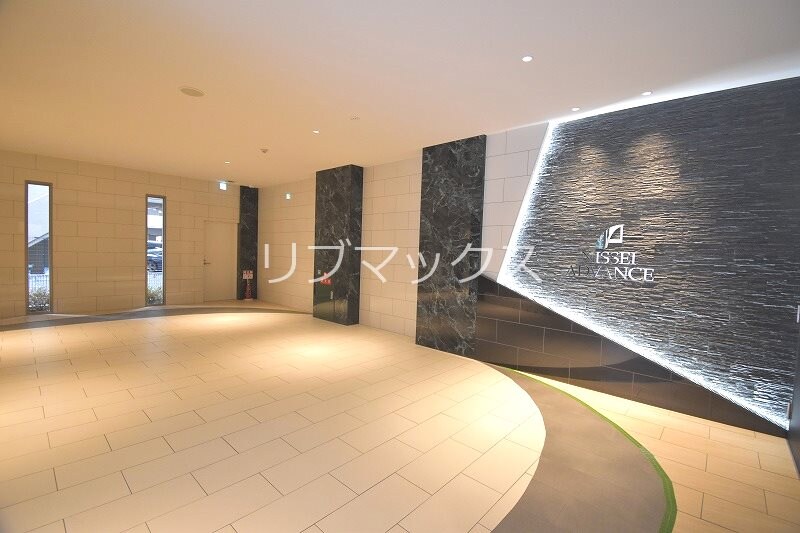 アドバンス江坂ラシュレの物件外観写真