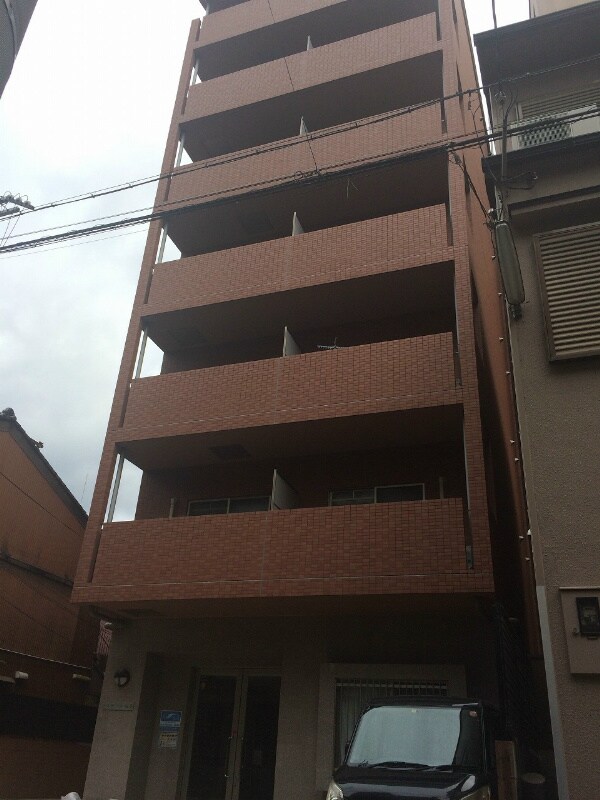 パルティール四条の物件外観写真