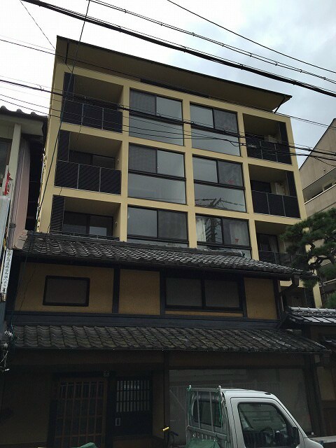 ヴィラスタジオーネ御所南の物件外観写真