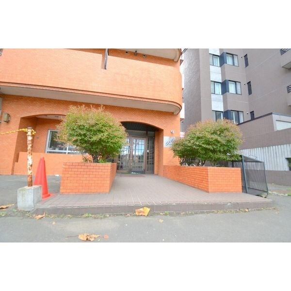 プレジール山鼻の物件外観写真