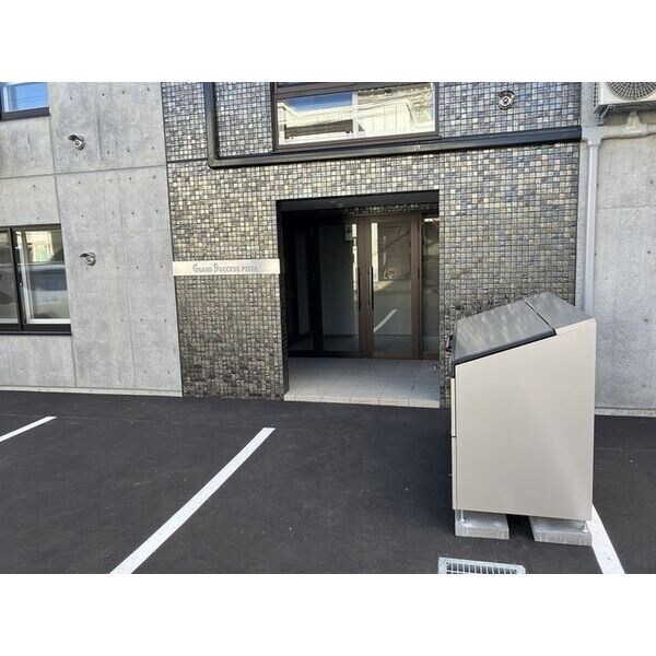 グランドサクセスピスタの物件外観写真