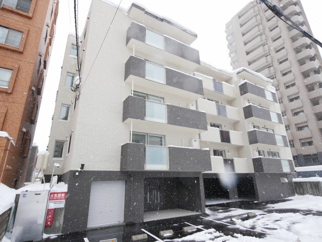 ピオネロ伏見の物件外観写真