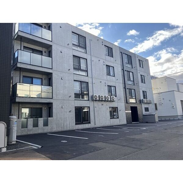 グランドサクセスピスタの物件外観写真