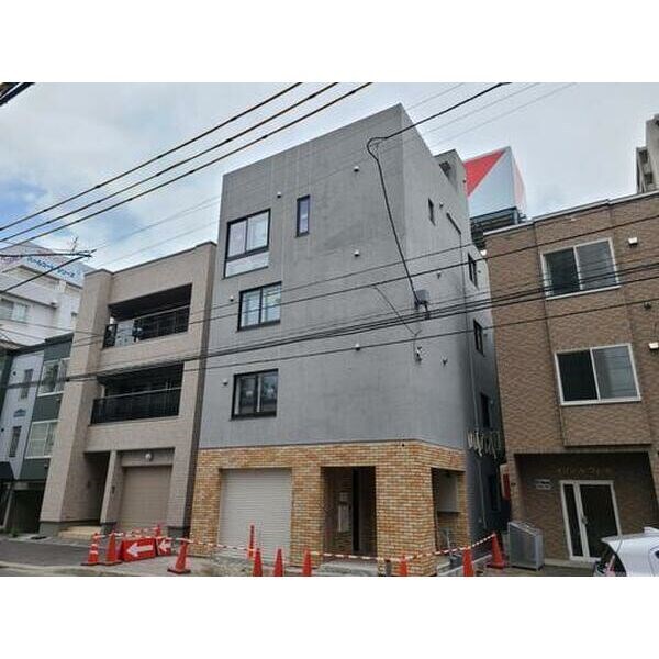 セブンスコート円山の物件外観写真