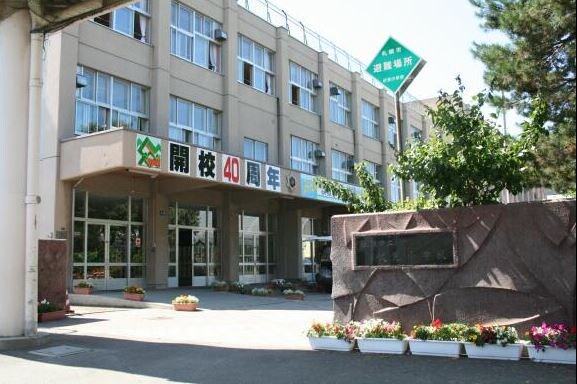 タウンコート山鼻の物件外観写真