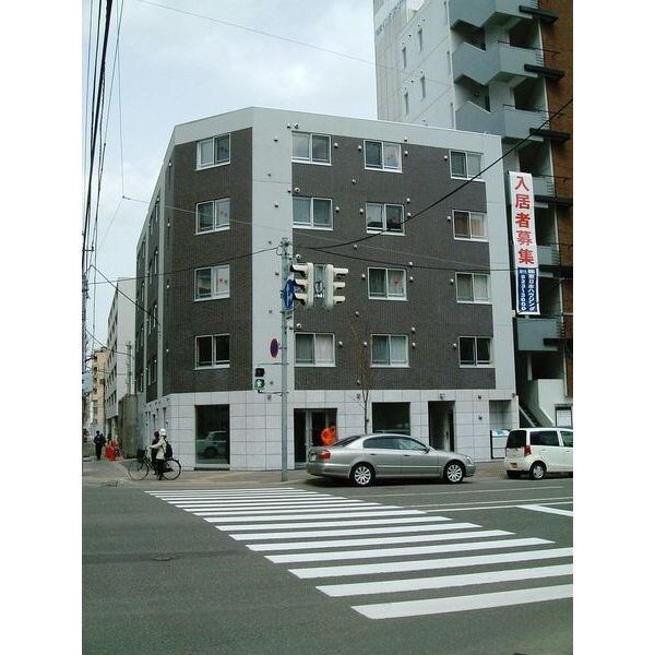 エヴァンスコート南1条の物件外観写真