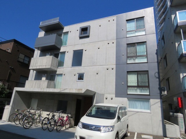 ラヴェーラ円山鳥居前の物件外観写真