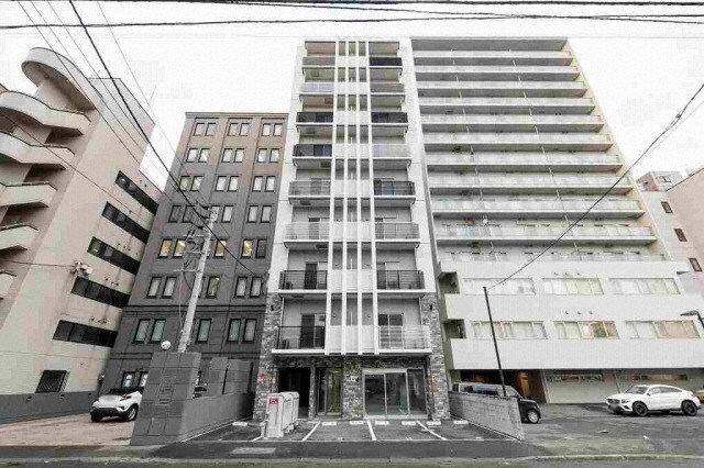 YU-COURT 大通西13の物件外観写真