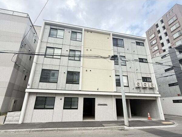 Domani医大前(ドマーニイダイマエ)の物件外観写真