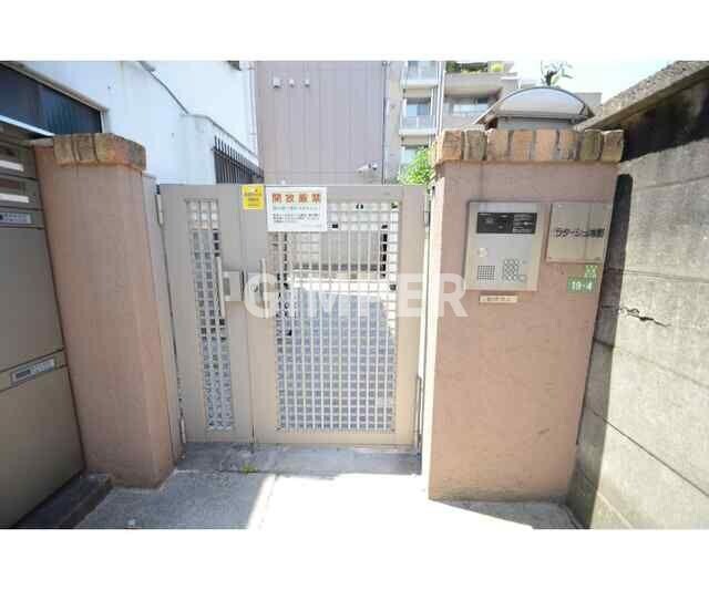 ラターシュ本郷の物件外観写真