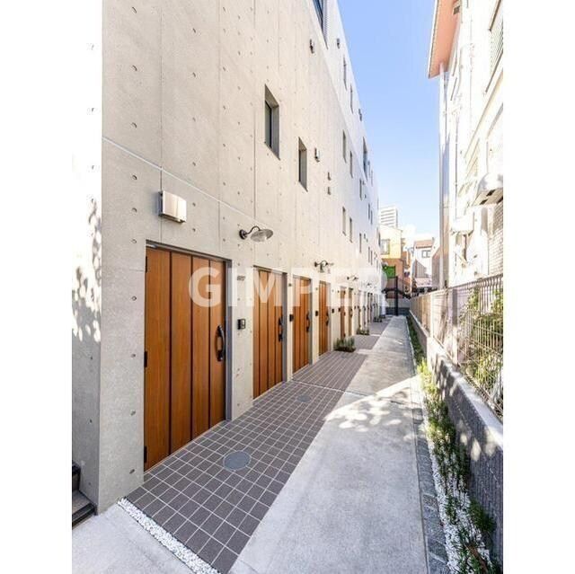 ウェルスクエアイズム四谷大京町の物件外観写真