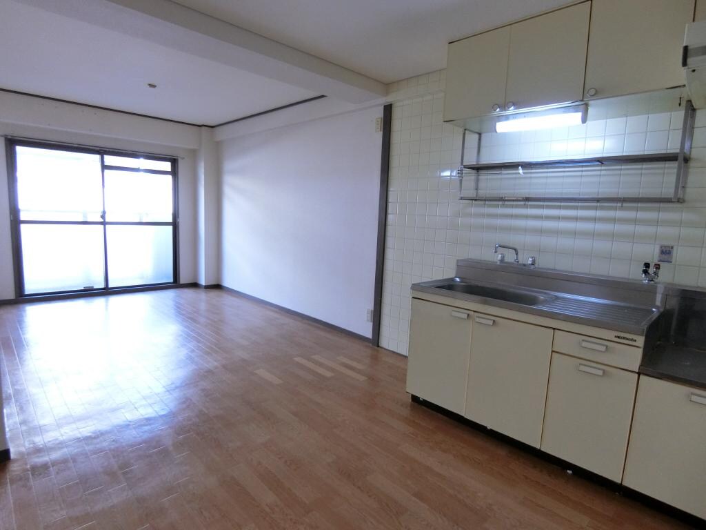 摂津市駅 徒歩4分 3階の物件内観写真