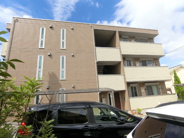 Station side courtの物件外観写真