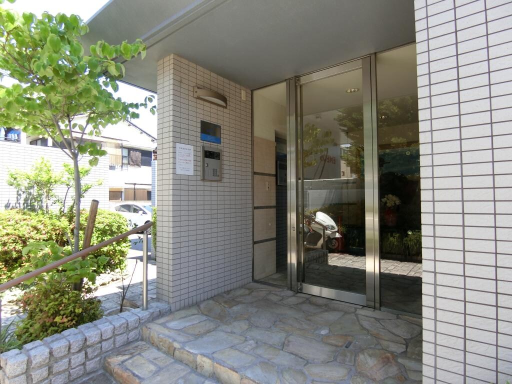 フロンティア中川の物件外観写真