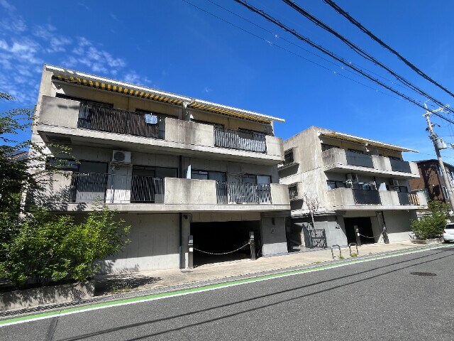 ラジュニール春日丘の物件外観写真