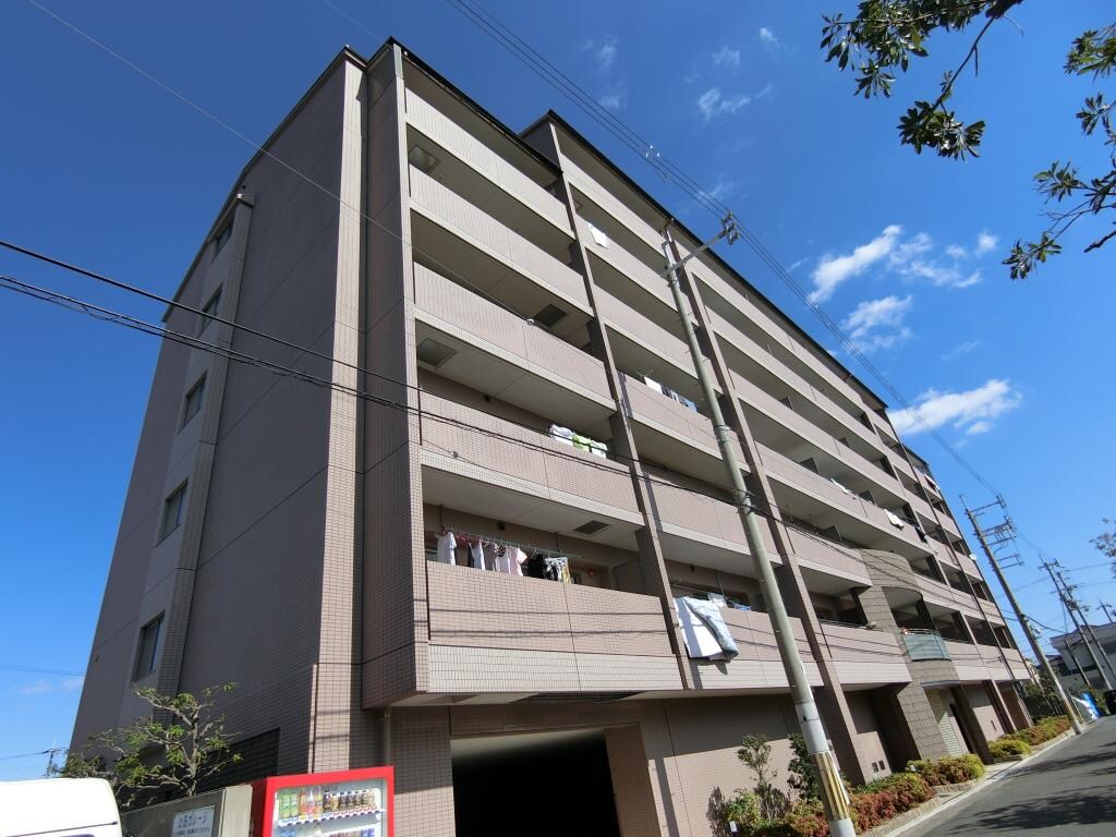 ロイヤルアネックスの物件外観写真