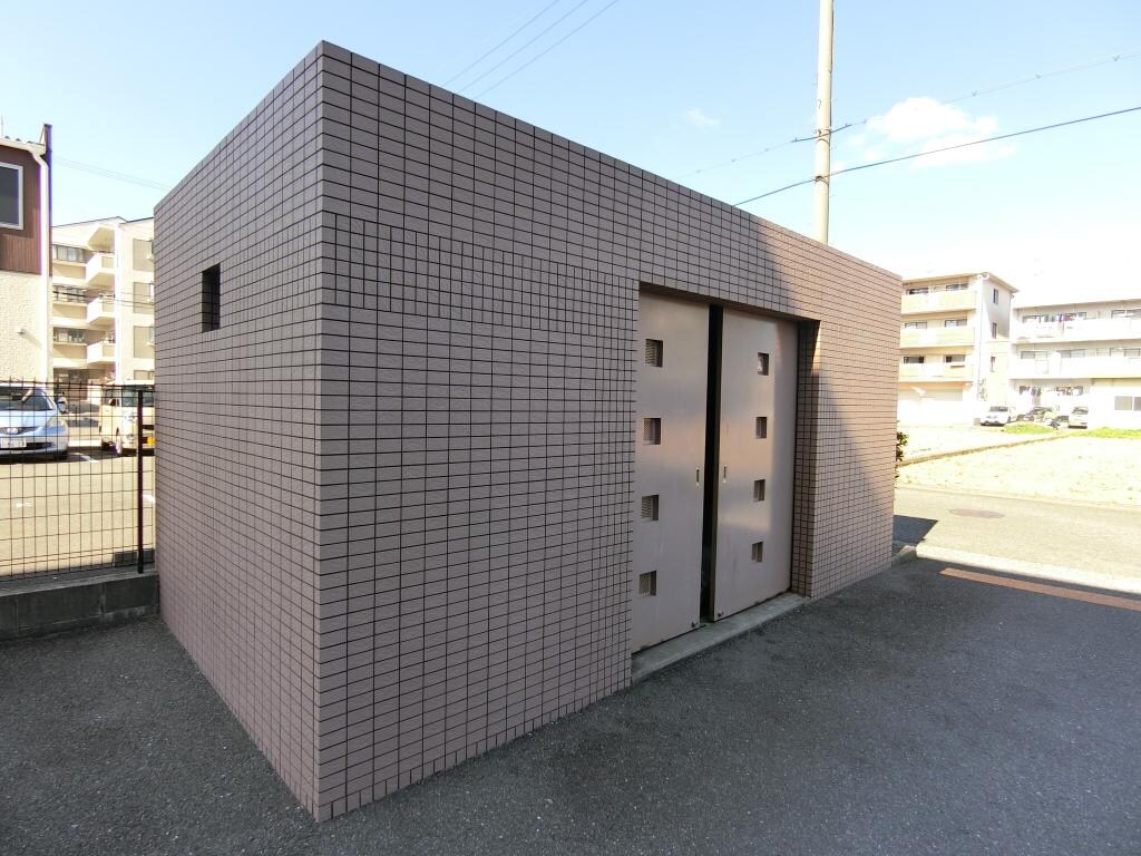 ロイヤルアネックスの物件外観写真