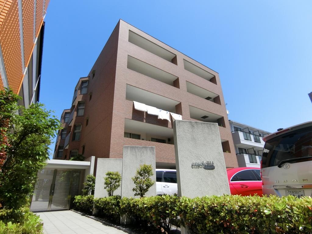 アンソレイエの物件外観写真